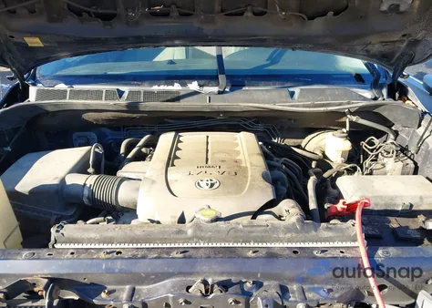 2010 Toyota Tundra Grade 5.7L V8 z USA, uszkodzony, nr VIN 5TFUY5F16AX102404